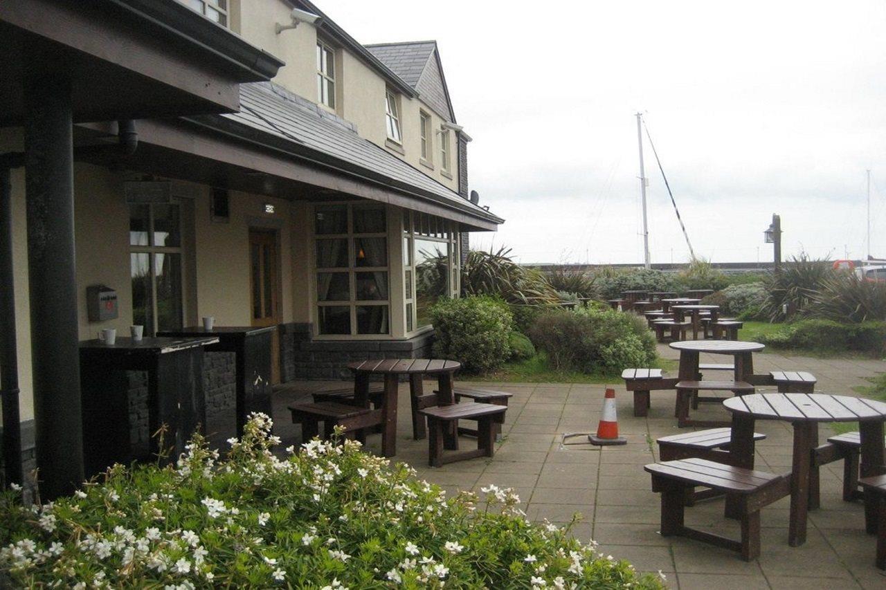 Premier Inn Carrickfergus Exterior foto